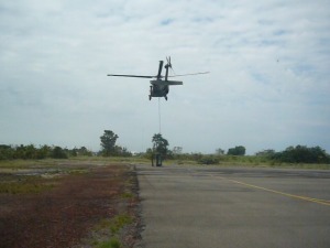 Helicóptero transporta cabine da Patrol